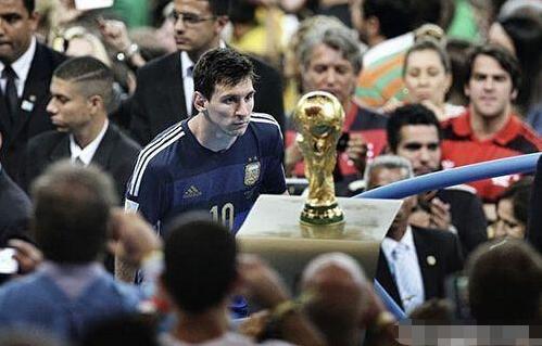 折射出其在 折射出其在